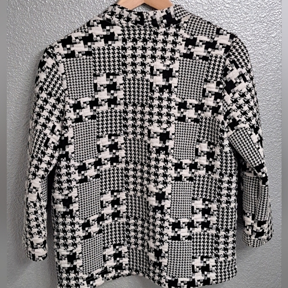 Open Front Black & White Houndstooth Jacket - Picture 7 of 7